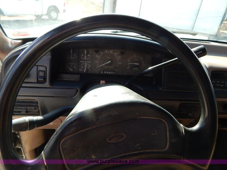image for item I1106 1997 Ford F350 XL utility truck