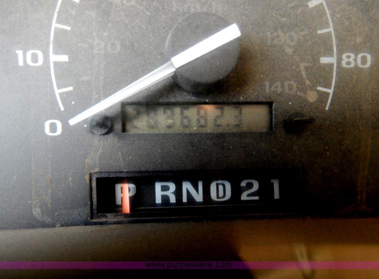 image for item I1106 1997 Ford F350 XL utility truck