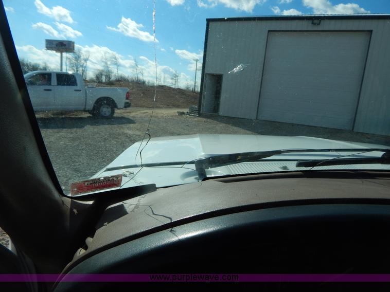 image for item I1106 1997 Ford F350 XL utility truck