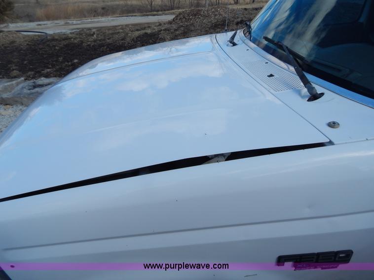 image for item I1106 1997 Ford F350 XL utility truck