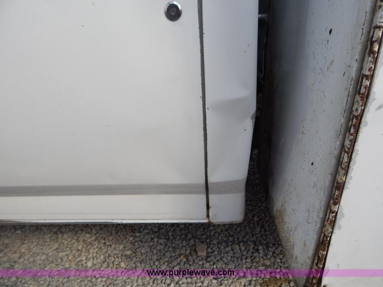 image for item I1106 1997 Ford F350 XL utility truck