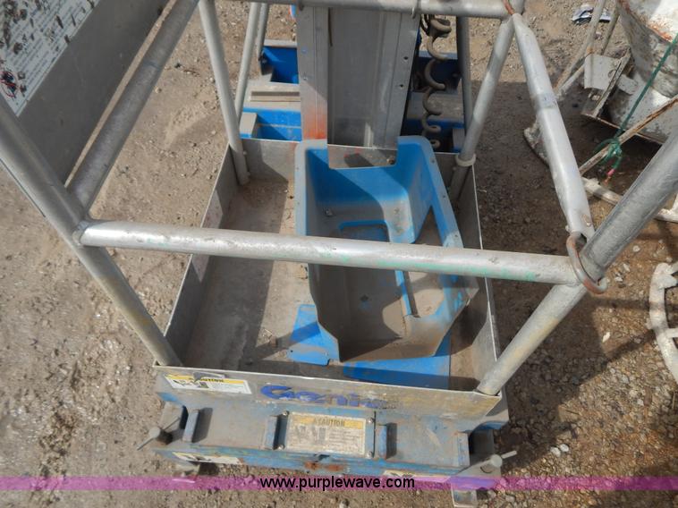 image for item I1138 Genie IWR-24 single man lift