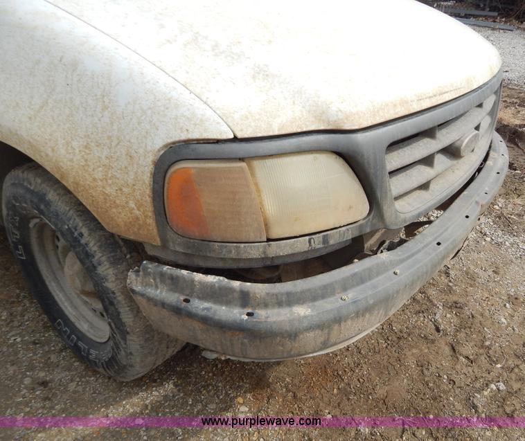 image for item I1139 2003 Ford F150 pickup truck