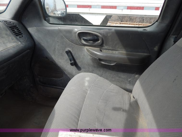 image for item I1139 2003 Ford F150 pickup truck