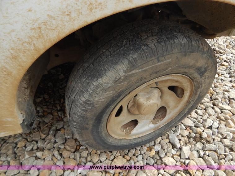 image for item I1141 2002 Ford F150 pickup truck