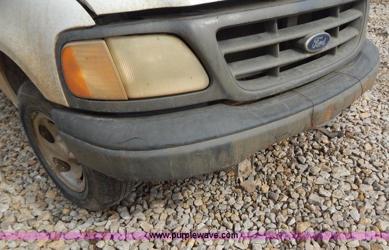 image for item I1141 2002 Ford F150 pickup truck