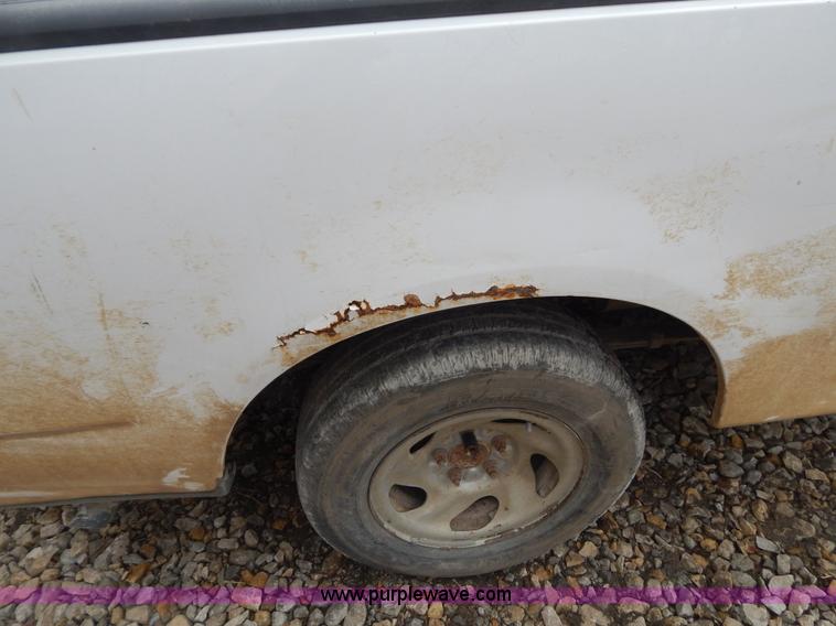 image for item I1141 2002 Ford F150 pickup truck