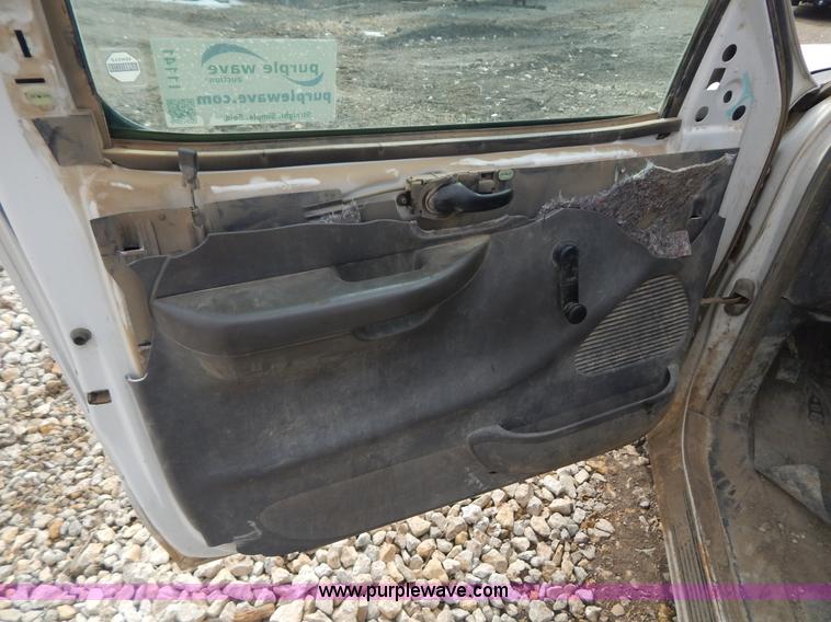 image for item I1141 2002 Ford F150 pickup truck