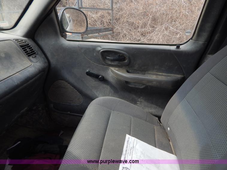 image for item I1141 2002 Ford F150 pickup truck