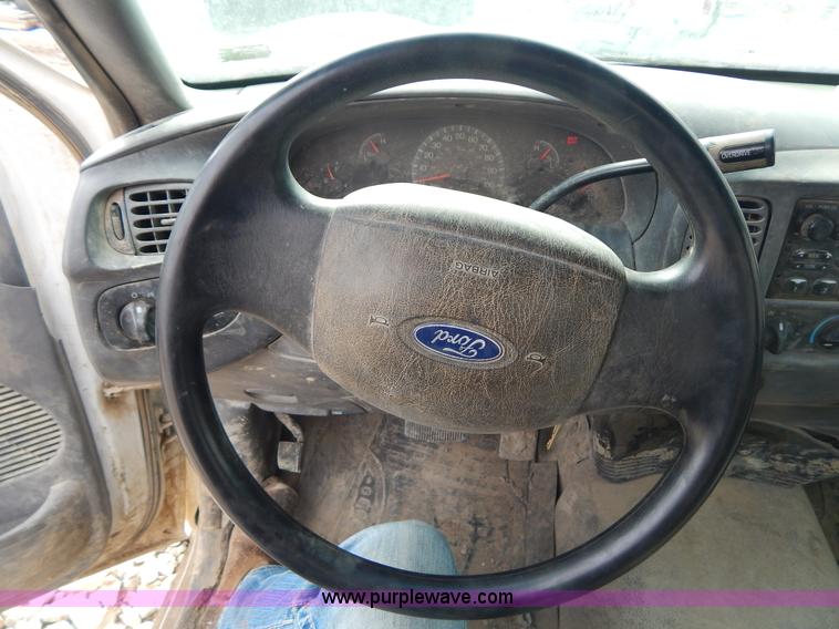 image for item I1141 2002 Ford F150 pickup truck