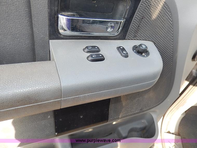 image for item I3738 2006 Ford F150 STX Flareside pickup truck