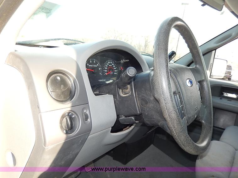 image for item I3738 2006 Ford F150 STX Flareside pickup truck