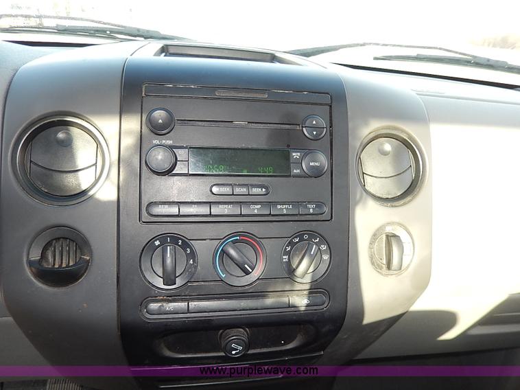 image for item I3738 2006 Ford F150 STX Flareside pickup truck