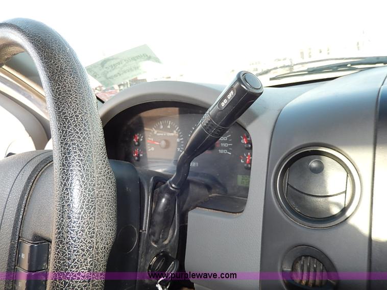 image for item I3738 2006 Ford F150 STX Flareside pickup truck