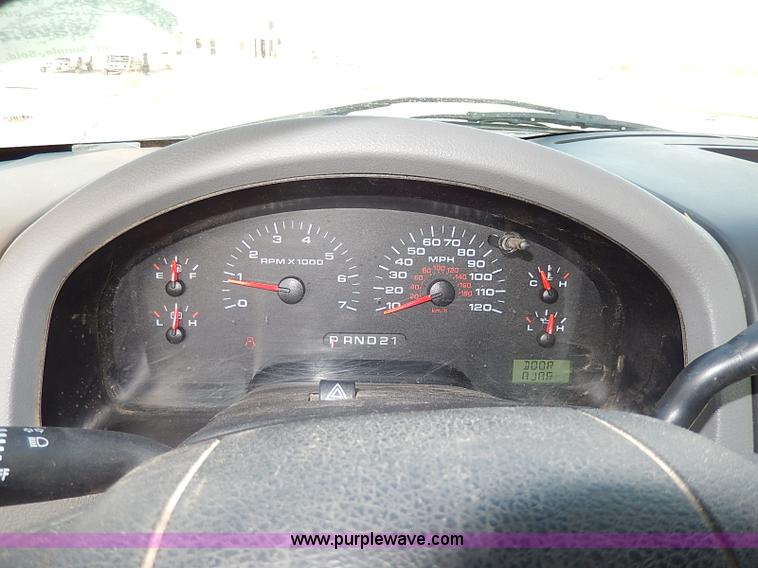 image for item I3738 2006 Ford F150 STX Flareside pickup truck