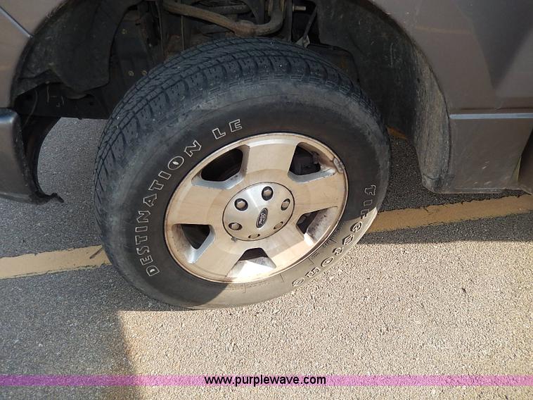 image for item I3738 2006 Ford F150 STX Flareside pickup truck