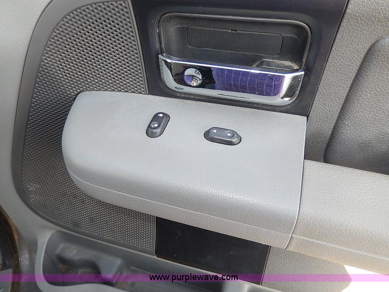 image for item I3738 2006 Ford F150 STX Flareside pickup truck