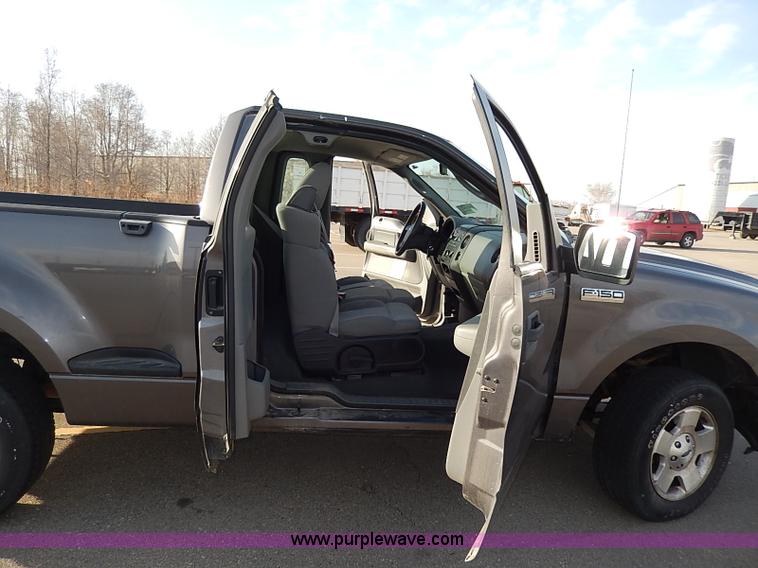 image for item I3738 2006 Ford F150 STX Flareside pickup truck