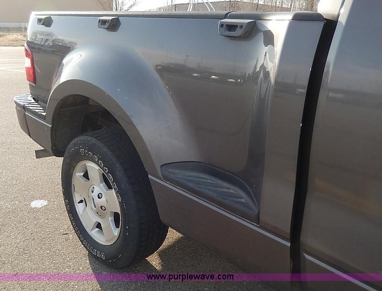 image for item I3738 2006 Ford F150 STX Flareside pickup truck