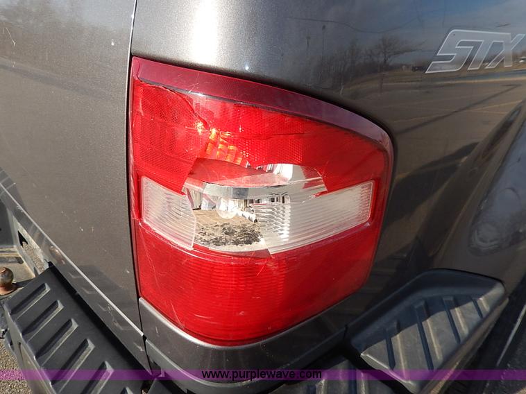 image for item I3738 2006 Ford F150 STX Flareside pickup truck