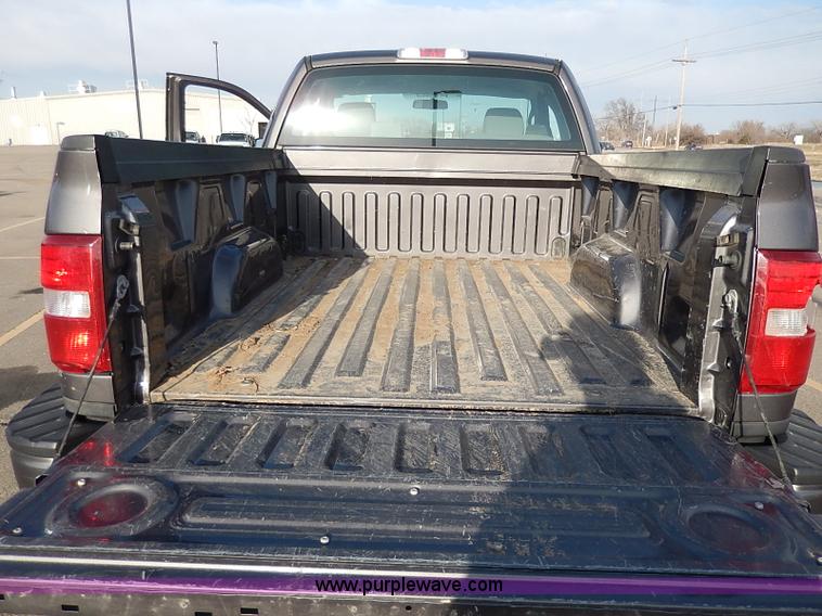 image for item I3738 2006 Ford F150 STX Flareside pickup truck