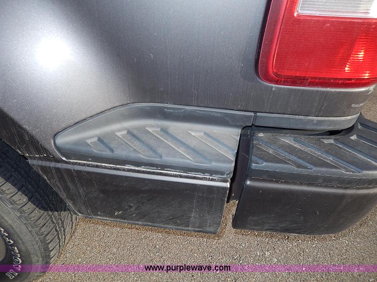 image for item I3738 2006 Ford F150 STX Flareside pickup truck