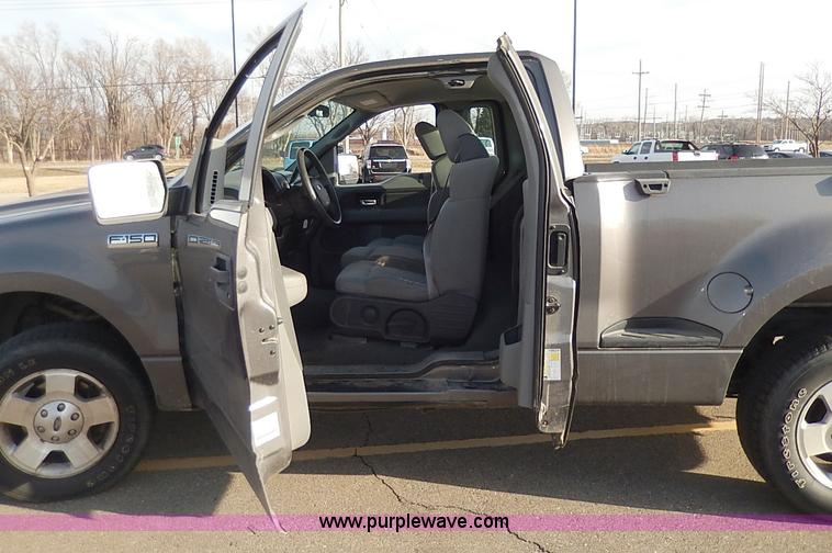 image for item I3738 2006 Ford F150 STX Flareside pickup truck