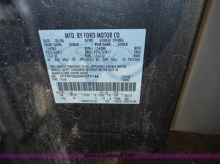 image for item I3738 2006 Ford F150 STX Flareside pickup truck