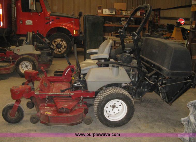 image for item I5542 2007 Exmark Lazer Z zero turn mower with bagger