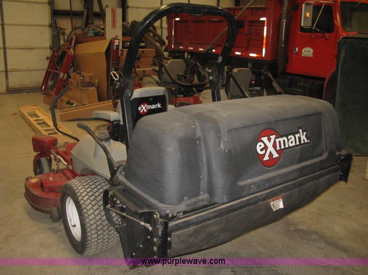 image for item I5542 2007 Exmark Lazer Z zero turn mower with bagger