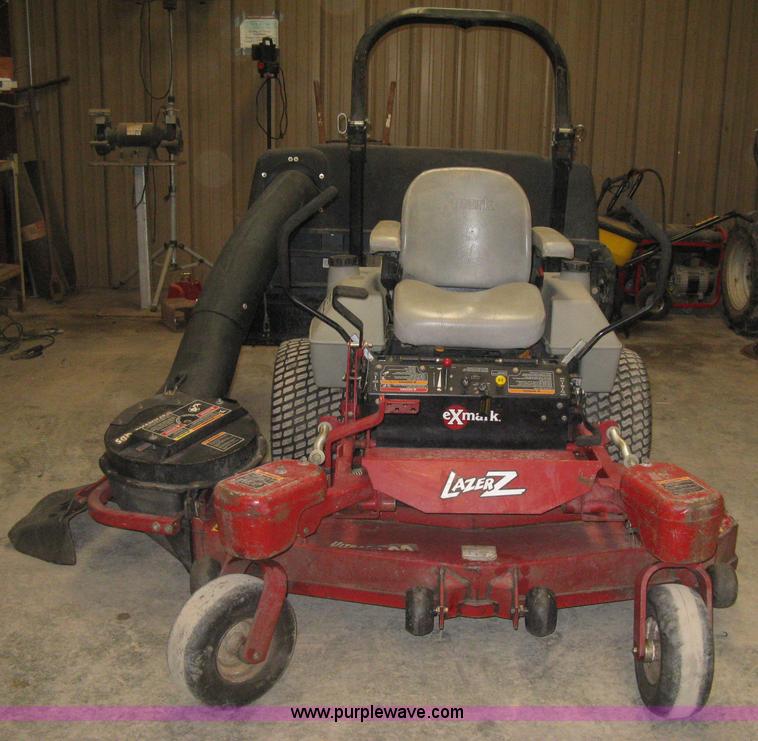 image for item I5542 2007 Exmark Lazer Z zero turn mower with bagger