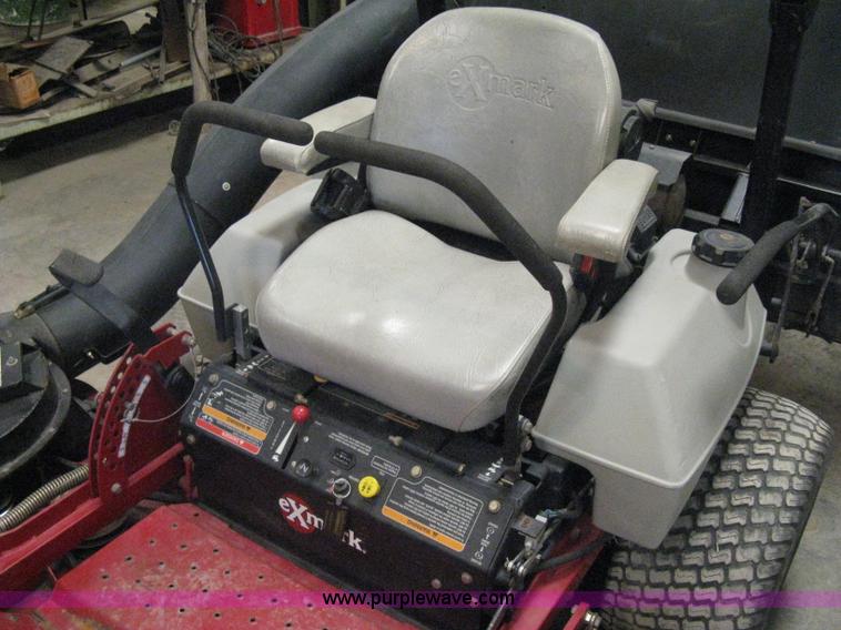 image for item I5542 2007 Exmark Lazer Z zero turn mower with bagger