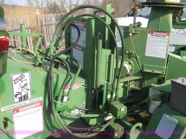 image for item I5543 1998 Bandit 90XP brush chipper