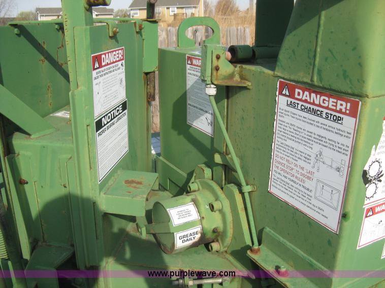 image for item I5543 1998 Bandit 90XP brush chipper