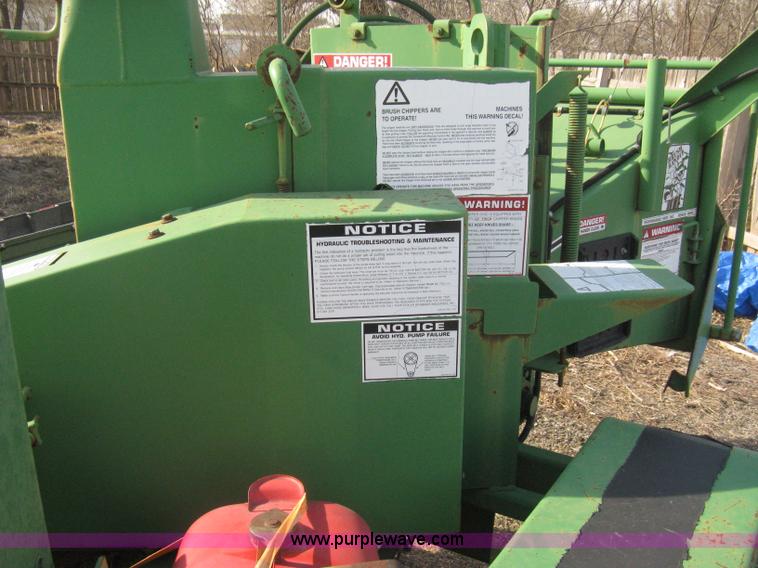 image for item I5543 1998 Bandit 90XP brush chipper