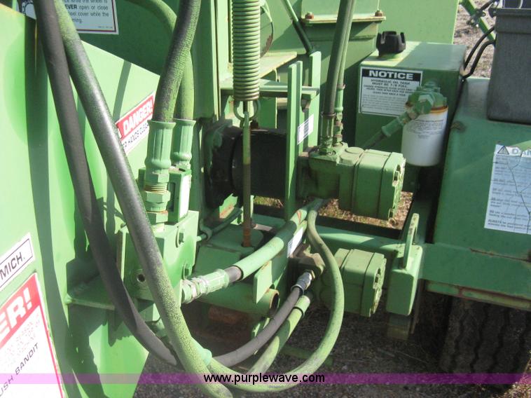 image for item I5543 1998 Bandit 90XP brush chipper