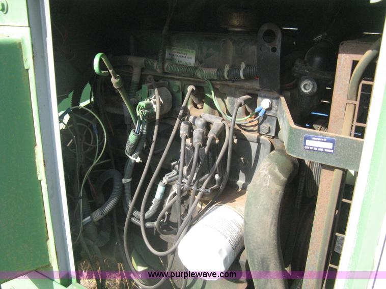 image for item I5543 1998 Bandit 90XP brush chipper