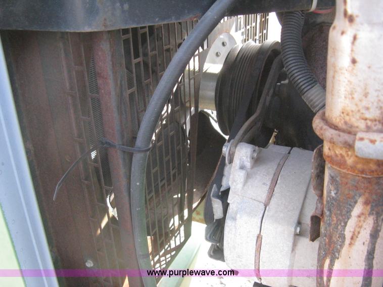 image for item I5543 1998 Bandit 90XP brush chipper