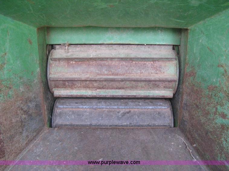 image for item I5543 1998 Bandit 90XP brush chipper