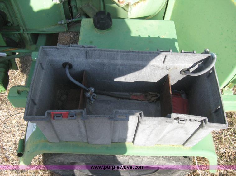 image for item I5543 1998 Bandit 90XP brush chipper