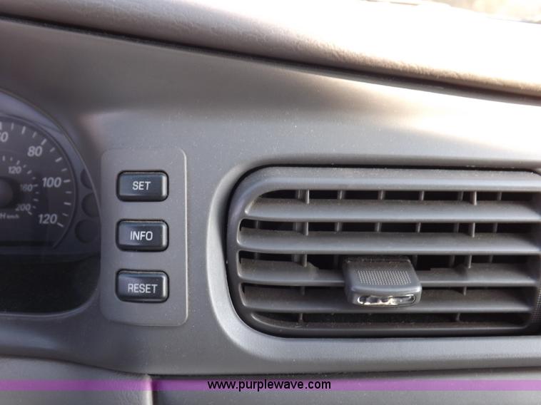 image for item I9032 2004 Ford Taurus SES