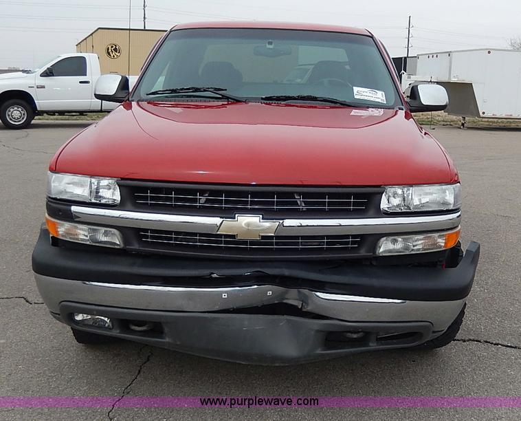 image for item I9260 2002 Chevrolet Silverado 1500 Z71 Ext. Cab pickup truck