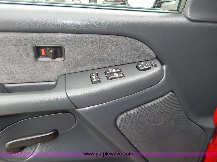 image for item I9260 2002 Chevrolet Silverado 1500 Z71 Ext. Cab pickup truck