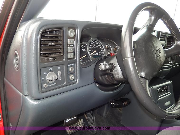 image for item I9260 2002 Chevrolet Silverado 1500 Z71 Ext. Cab pickup truck