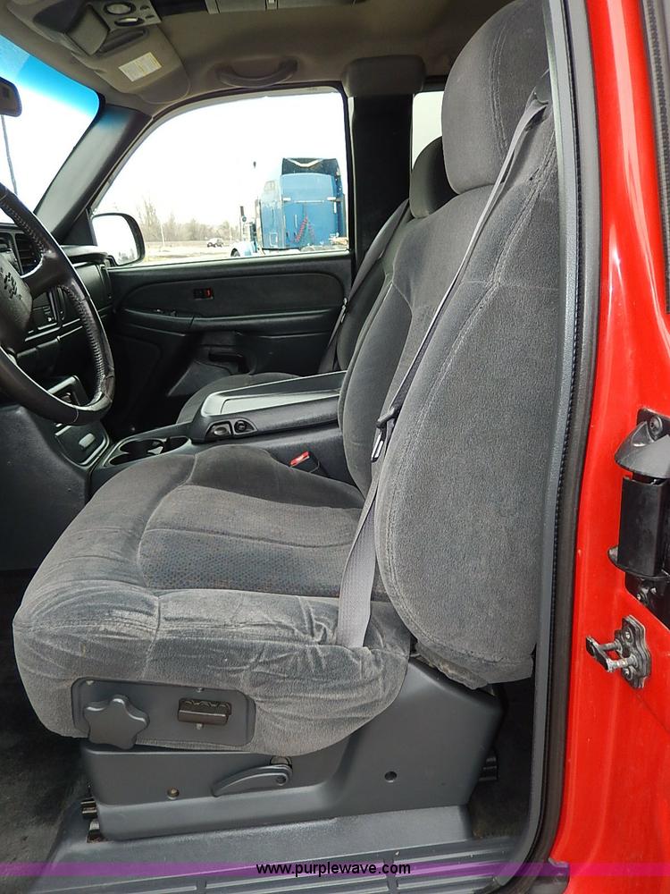 image for item I9260 2002 Chevrolet Silverado 1500 Z71 Ext. Cab pickup truck