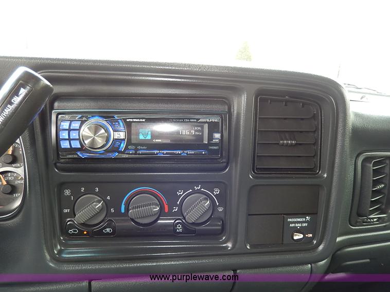 image for item I9260 2002 Chevrolet Silverado 1500 Z71 Ext. Cab pickup truck