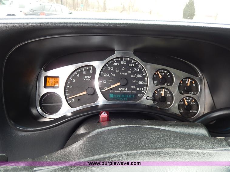 image for item I9260 2002 Chevrolet Silverado 1500 Z71 Ext. Cab pickup truck