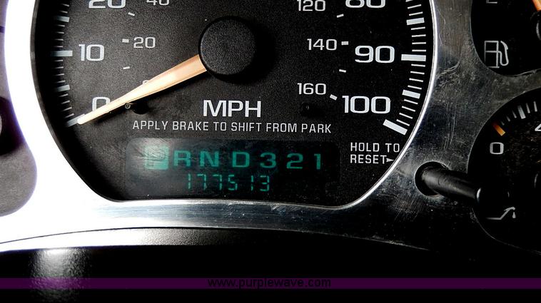 image for item I9260 2002 Chevrolet Silverado 1500 Z71 Ext. Cab pickup truck