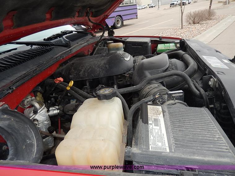 image for item I9260 2002 Chevrolet Silverado 1500 Z71 Ext. Cab pickup truck