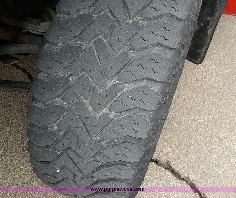 image for item I9260 2002 Chevrolet Silverado 1500 Z71 Ext. Cab pickup truck